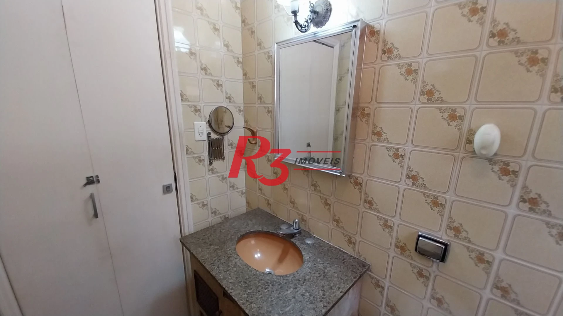 Casa com 3 dormitórios à venda, 142 m² por R$ 700.000,00 - Encruzilhada - Santos/SP
