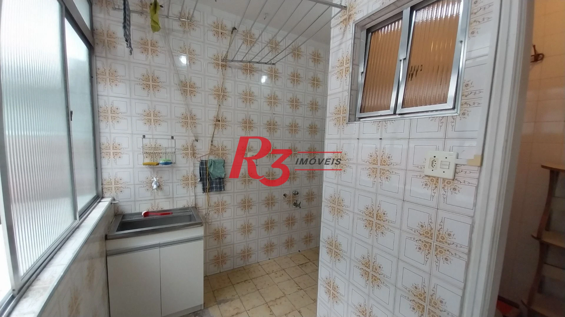 Casa com 3 dormitórios à venda, 142 m² por R$ 700.000,00 - Encruzilhada - Santos/SP