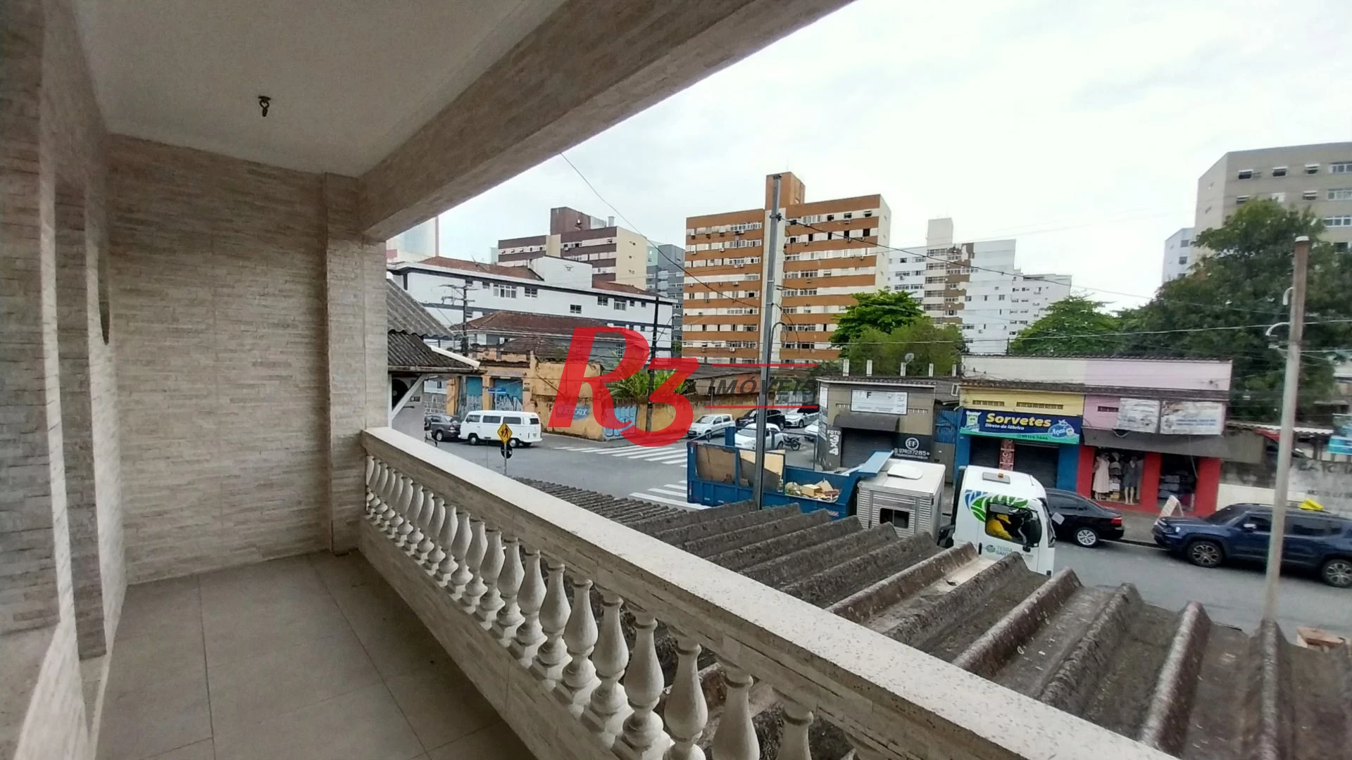 Casa com 3 dormitórios à venda, 142 m² por R$ 700.000,00 - Encruzilhada - Santos/SP