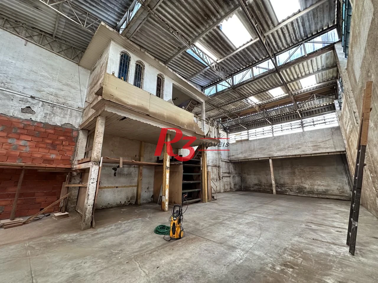 Galpão para alugar, 600 m² por R$ 15.000,00/mês - Centro - São Vicente/SP