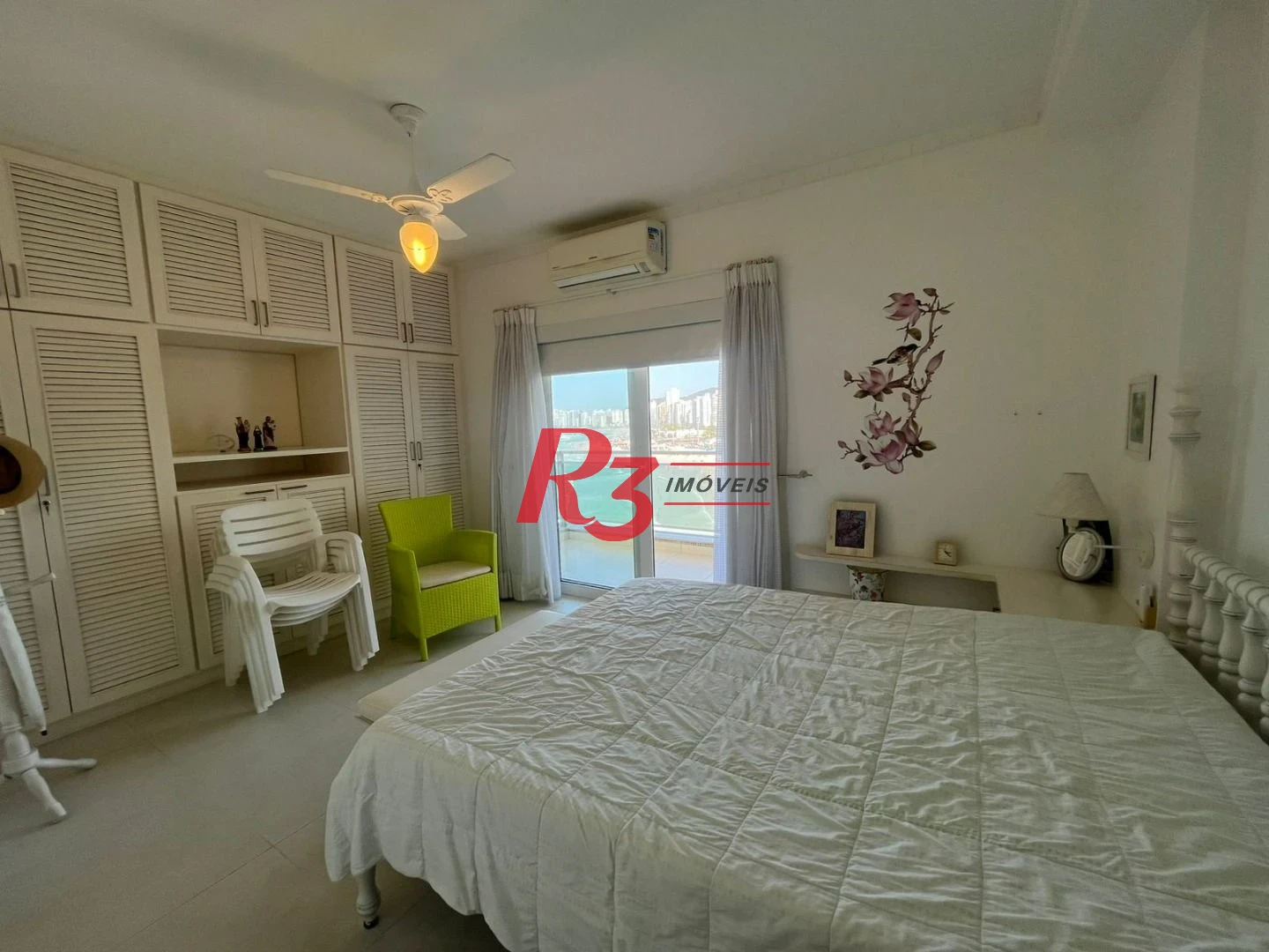 Apartamento com 3 dormitórios à venda, 120 m² por R$ 1.300.000,00 - Centro - Guarujá/SP