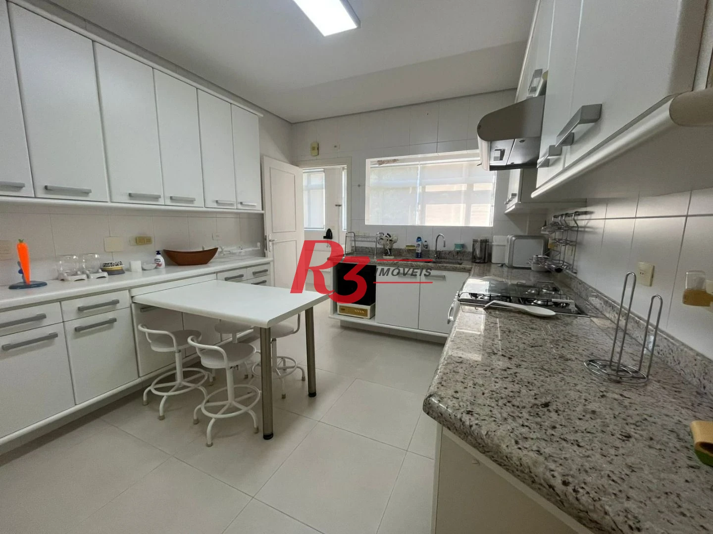 Apartamento com 3 dormitórios à venda, 120 m² por R$ 1.300.000,00 - Centro - Guarujá/SP