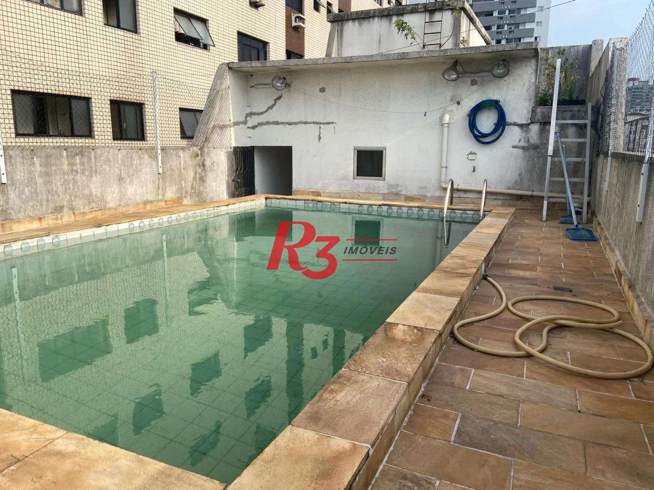 Cobertura com 5 dormitórios à venda, 422 m² por R$ 1.250.000,00 - Encruzilhada - Santos/SP