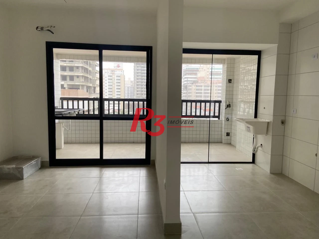 Apartamento com 2 dormitórios à venda, 81 m² por R$ 520.000,00 - Vila Guilhermina - Praia Grande/SP