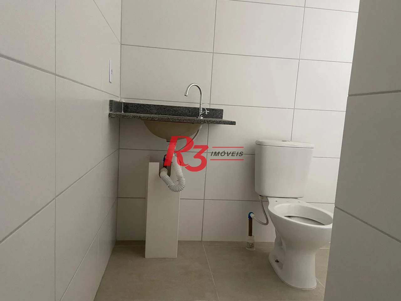 Apartamento com 2 dormitórios à venda, 71 m² por R$ 500.000,00 - Vila Guilhermina - Praia Grande/SP
