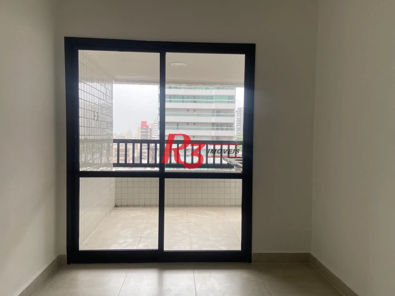 Apartamento com 2 dormitórios à venda, 71 m² por R$ 500.000,00 - Vila Guilhermina - Praia Grande/SP