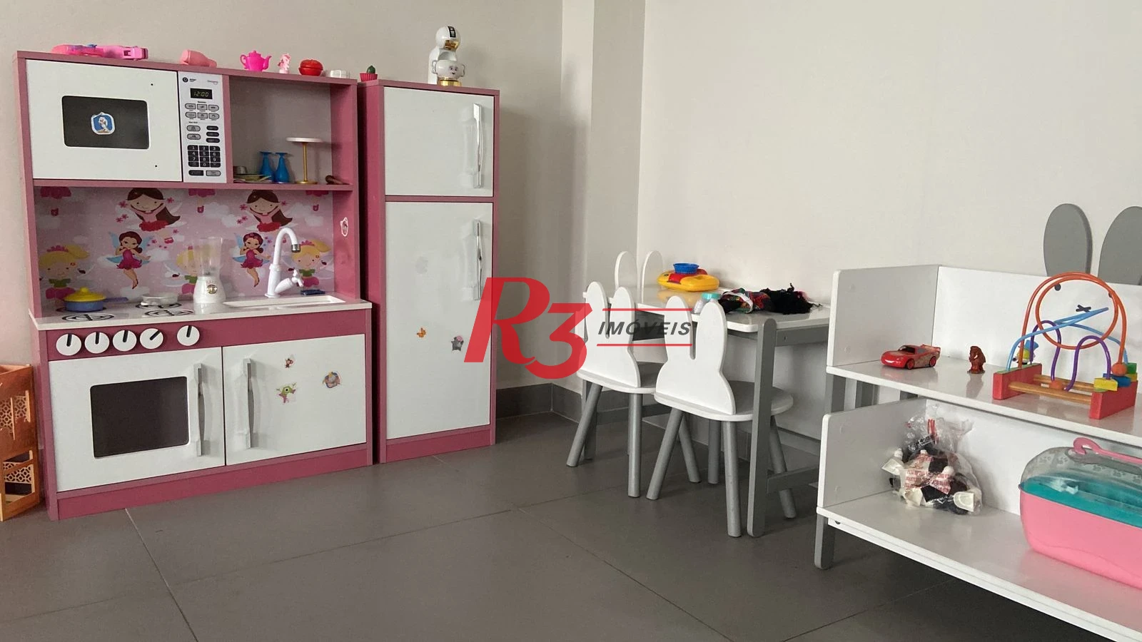 Apartamento com 2 dormitórios à venda, 82 m² por R$ 580.000,00 - Vila Guilhermina - Praia Grande/SP