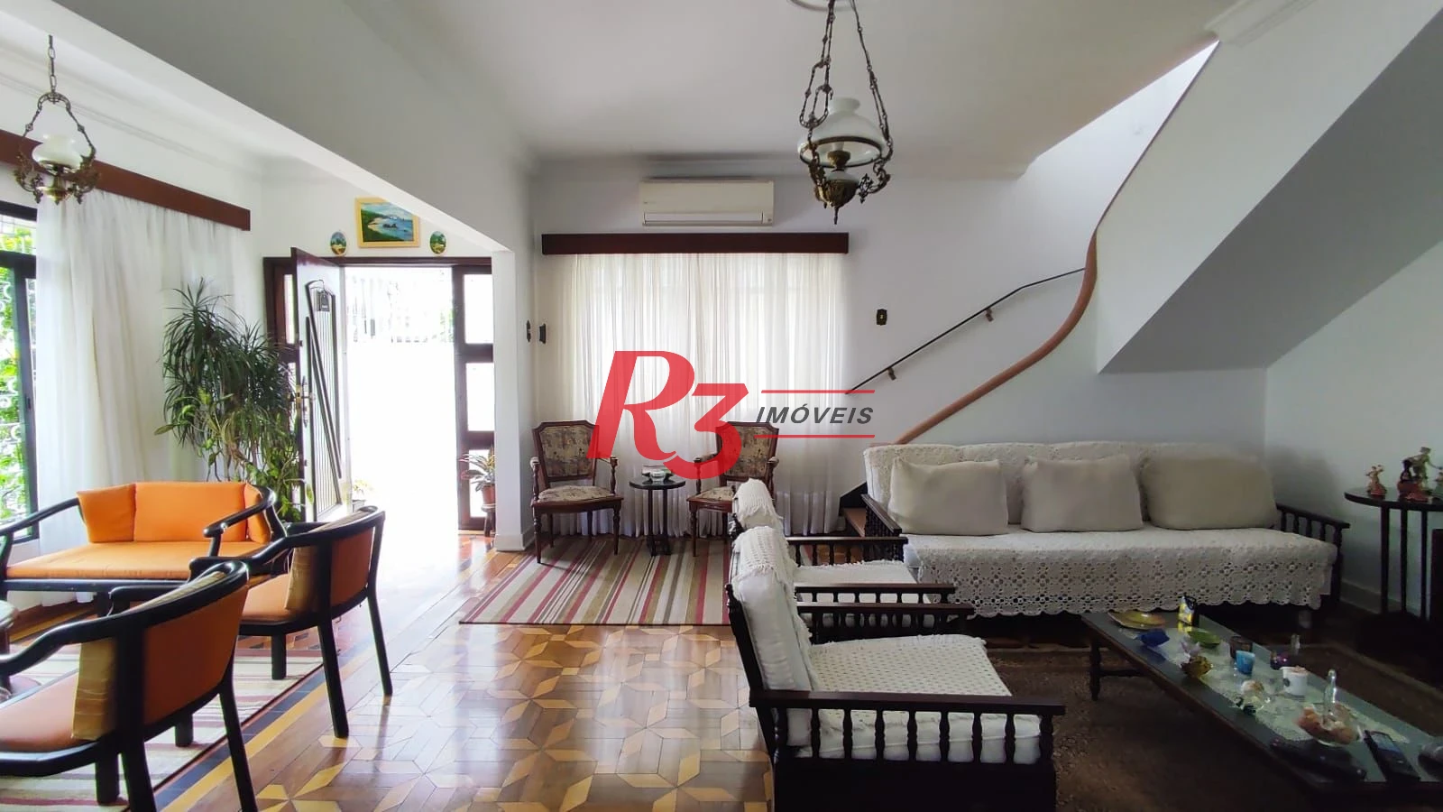 Sobrado com 4 dormitórios à venda, 222 m² por R$ 2.200.000,00 - Ponta da Praia - Santos/SP