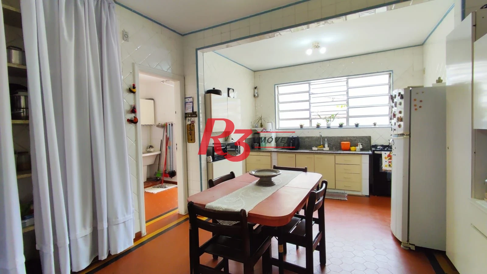 Sobrado com 4 dormitórios à venda, 222 m² por R$ 2.200.000,00 - Ponta da Praia - Santos/SP
