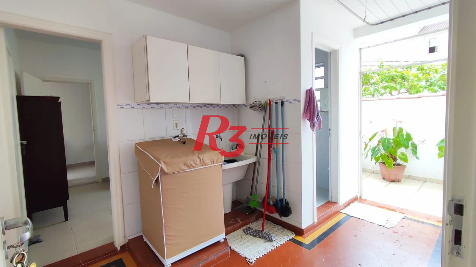 Sobrado com 4 dormitórios à venda, 222 m² por R$ 2.200.000,00 - Ponta da Praia - Santos/SP