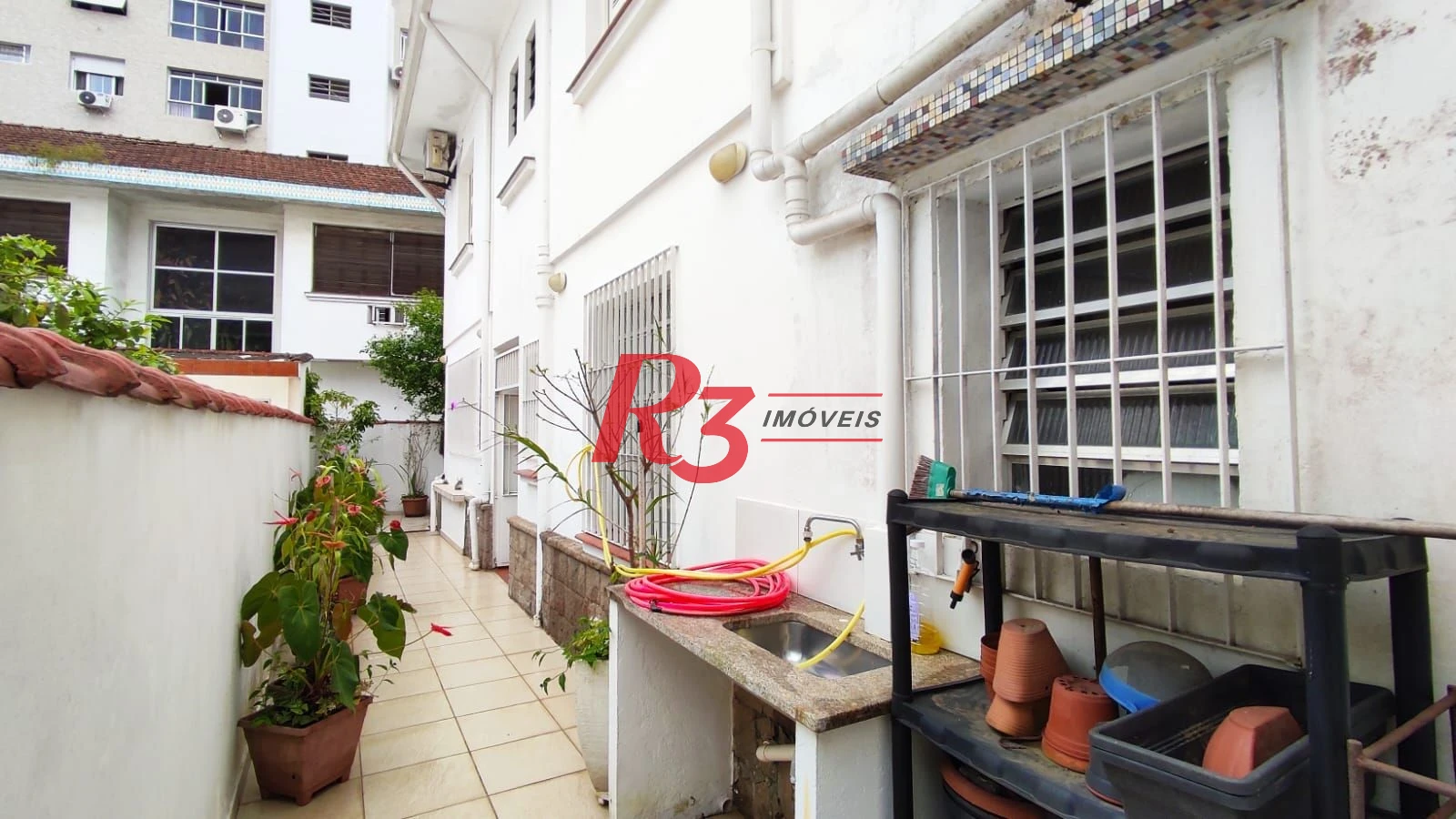 Sobrado com 4 dormitórios à venda, 222 m² por R$ 2.200.000,00 - Ponta da Praia - Santos/SP