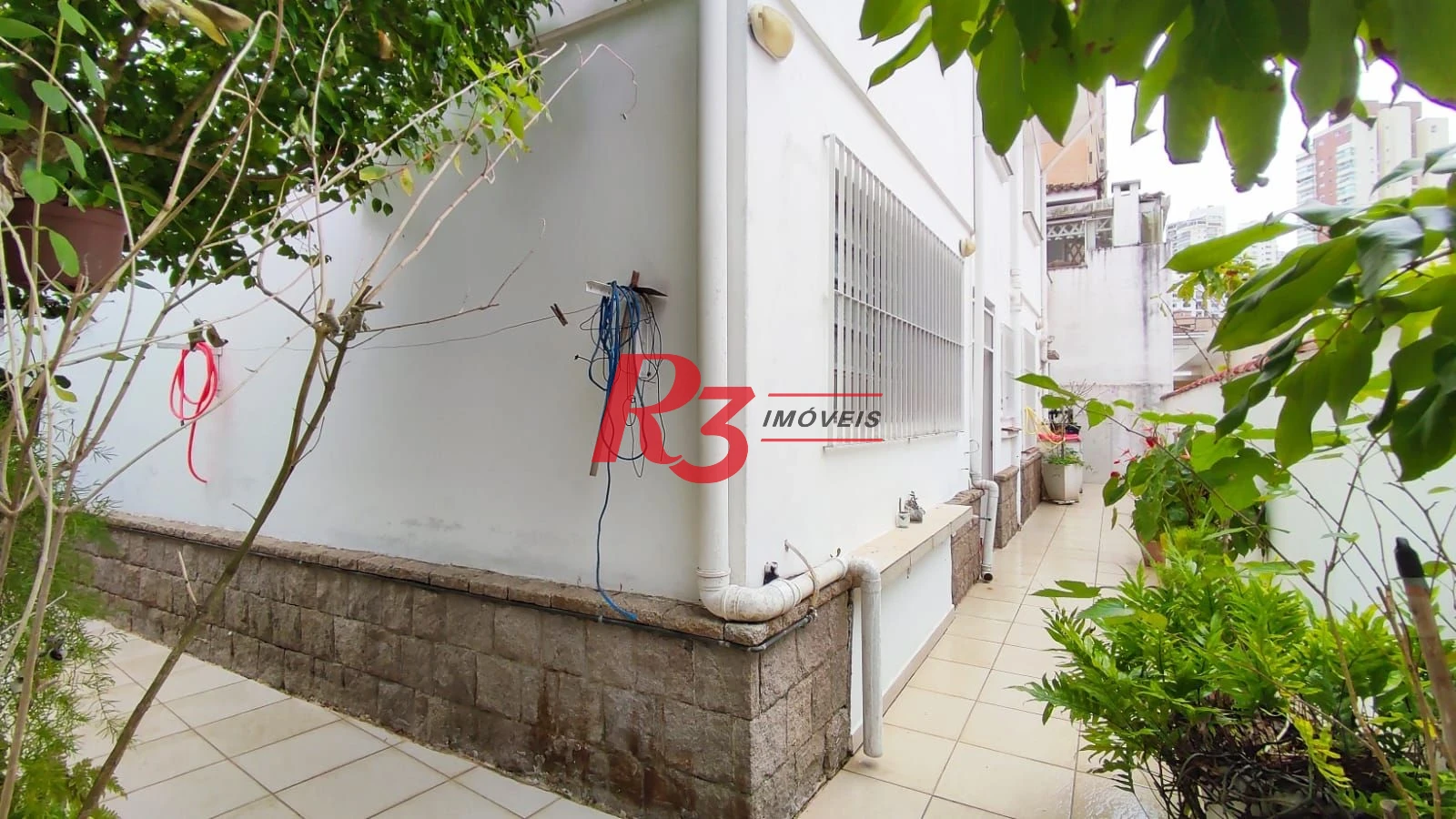 Sobrado com 4 dormitórios à venda, 222 m² por R$ 2.200.000,00 - Ponta da Praia - Santos/SP