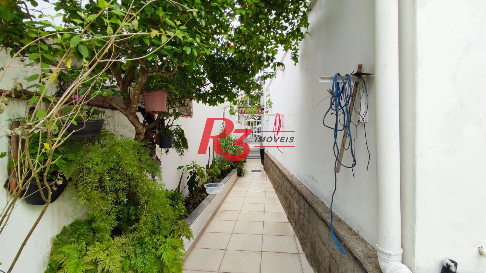 Sobrado com 4 dormitórios à venda, 222 m² por R$ 2.200.000,00 - Ponta da Praia - Santos/SP
