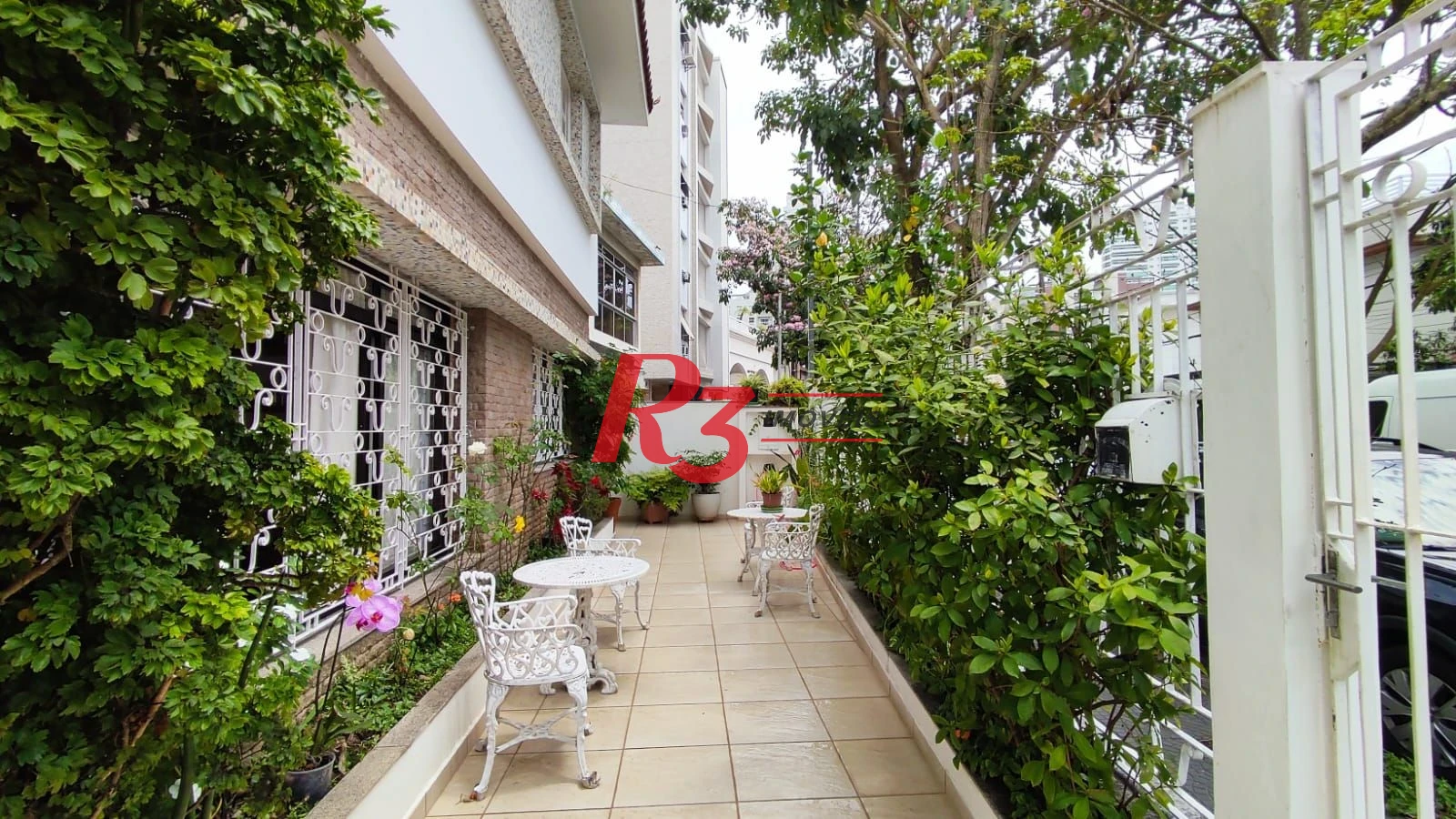 Sobrado com 4 dormitórios à venda, 222 m² por R$ 2.200.000,00 - Ponta da Praia - Santos/SP