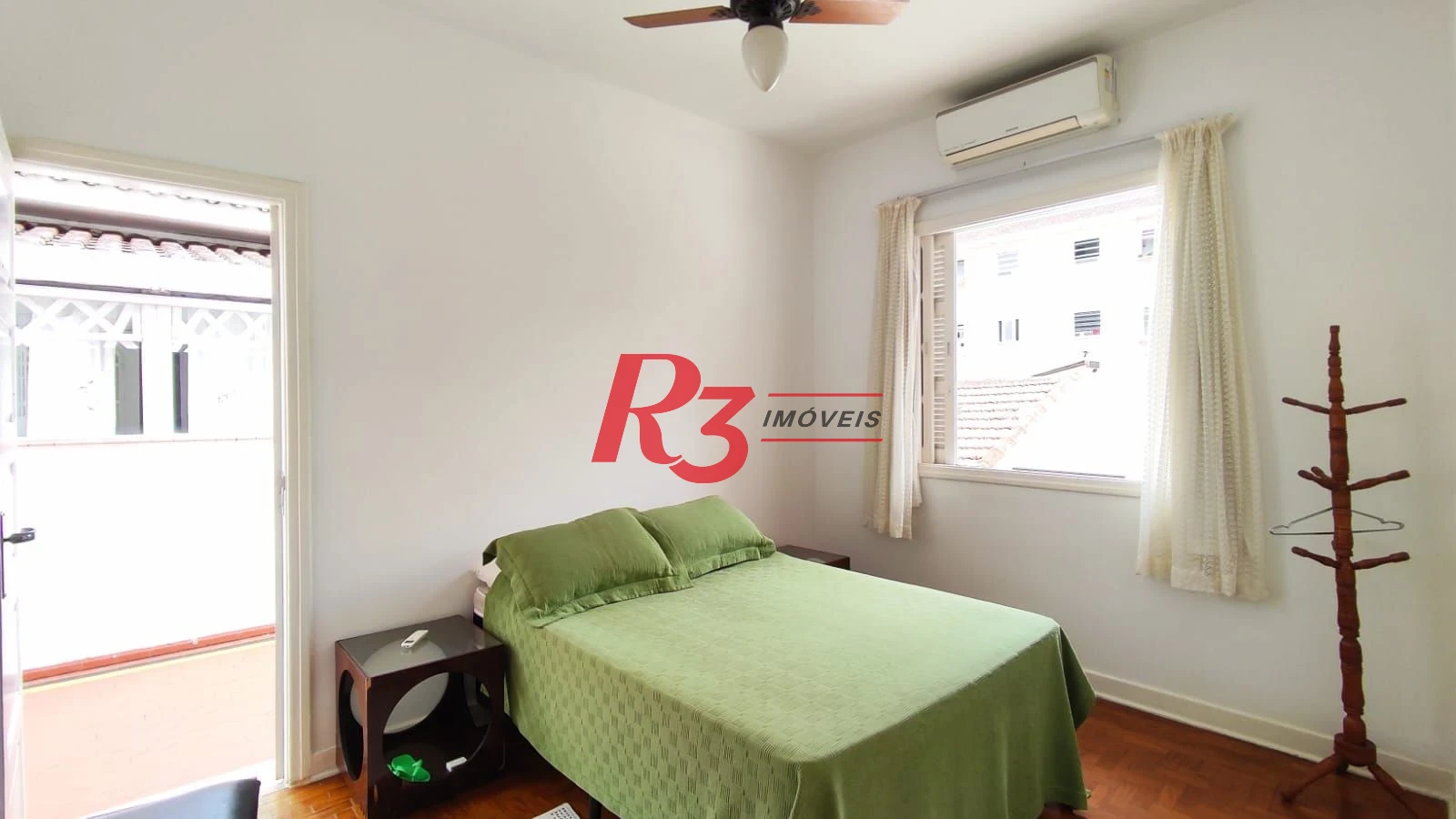 Sobrado com 4 dormitórios à venda, 222 m² por R$ 2.200.000,00 - Ponta da Praia - Santos/SP