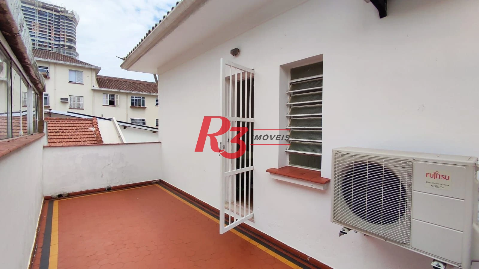 Sobrado com 4 dormitórios à venda, 222 m² por R$ 2.200.000,00 - Ponta da Praia - Santos/SP
