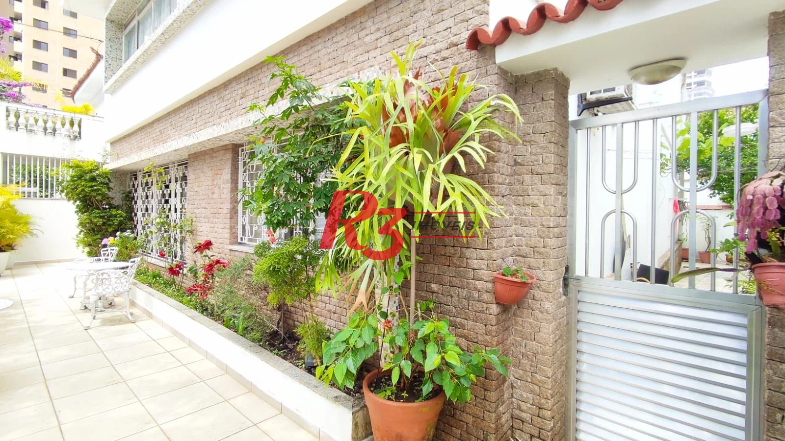 Sobrado com 4 dormitórios à venda, 222 m² por R$ 2.200.000,00 - Ponta da Praia - Santos/SP