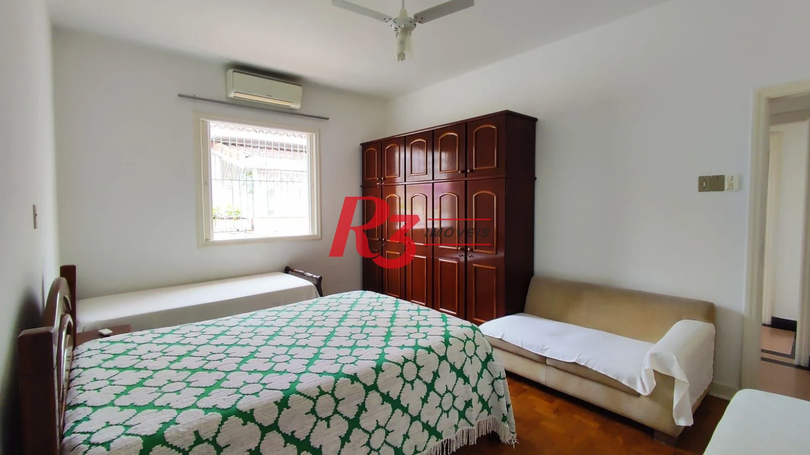 Sobrado com 4 dormitórios à venda, 222 m² por R$ 2.200.000,00 - Ponta da Praia - Santos/SP