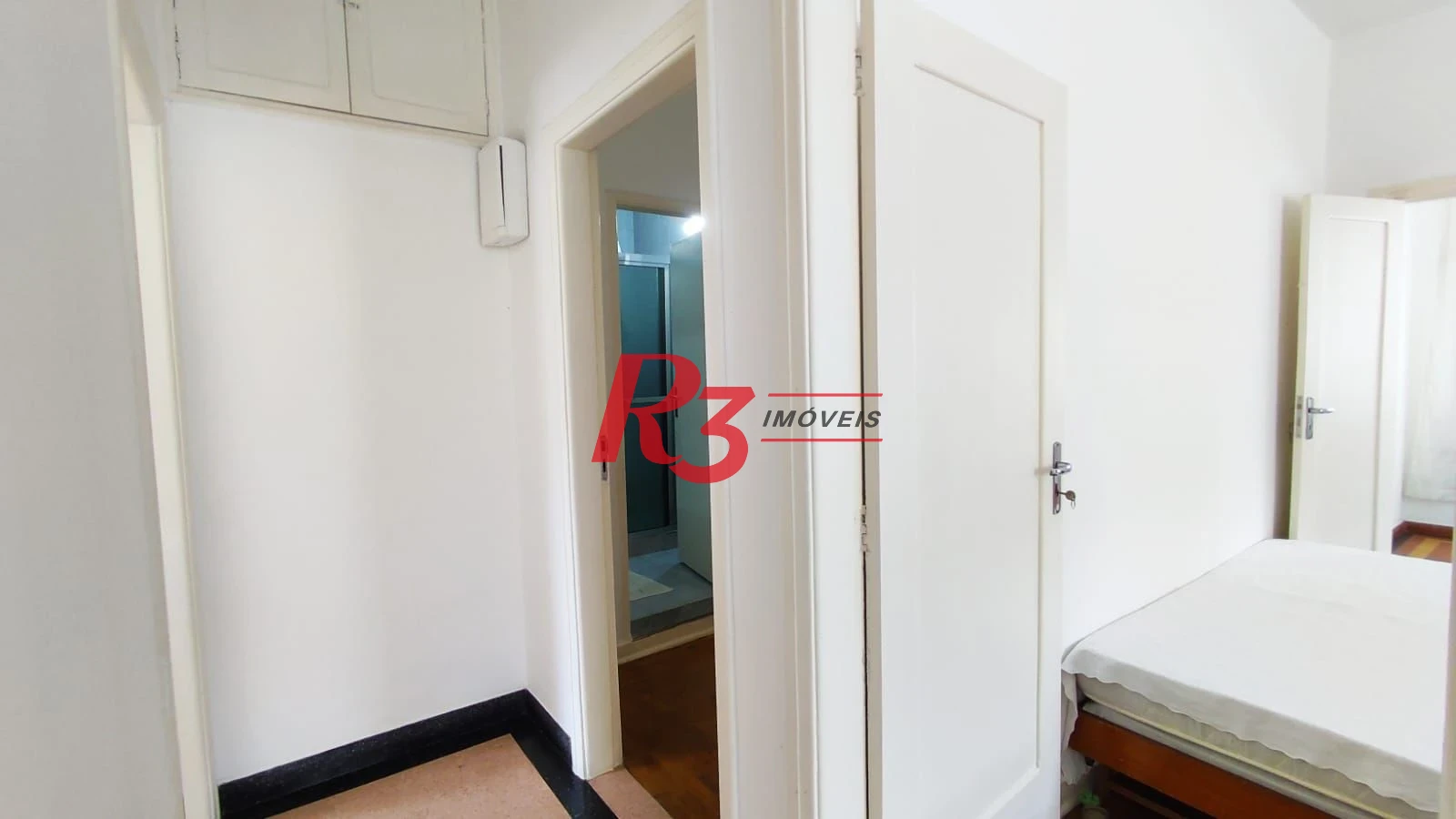 Sobrado com 4 dormitórios à venda, 222 m² por R$ 2.200.000,00 - Ponta da Praia - Santos/SP