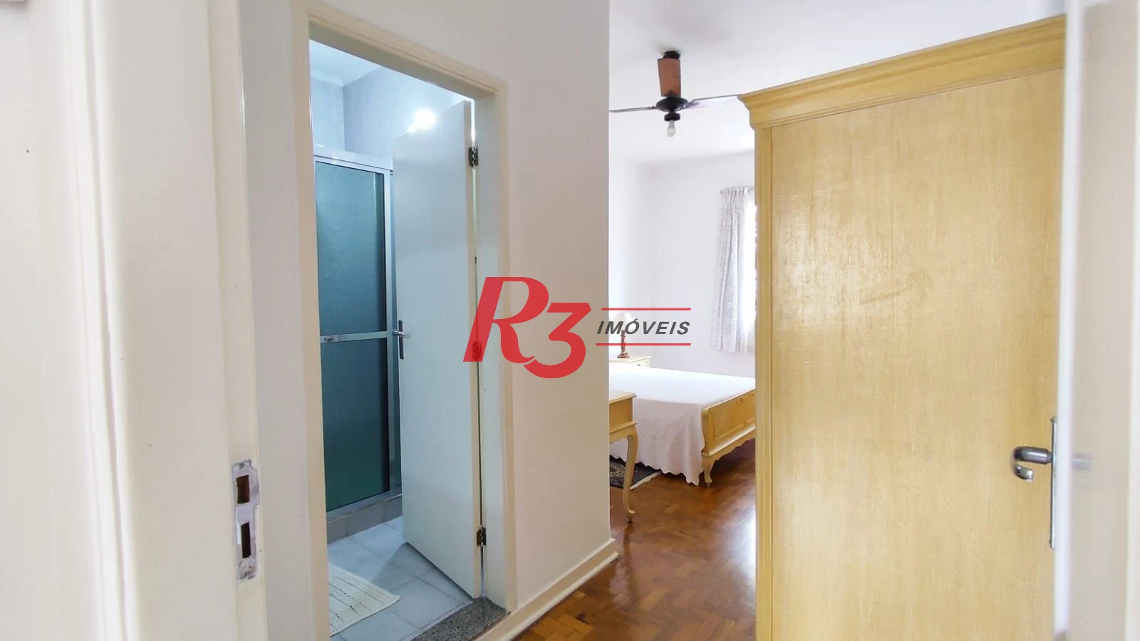 Sobrado com 4 dormitórios à venda, 222 m² por R$ 2.200.000,00 - Ponta da Praia - Santos/SP