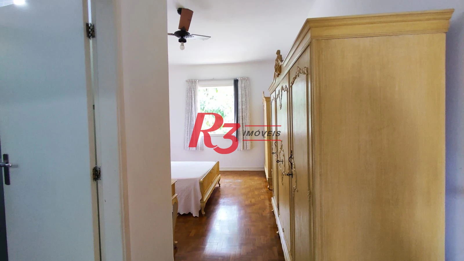 Sobrado com 4 dormitórios à venda, 222 m² por R$ 2.200.000,00 - Ponta da Praia - Santos/SP