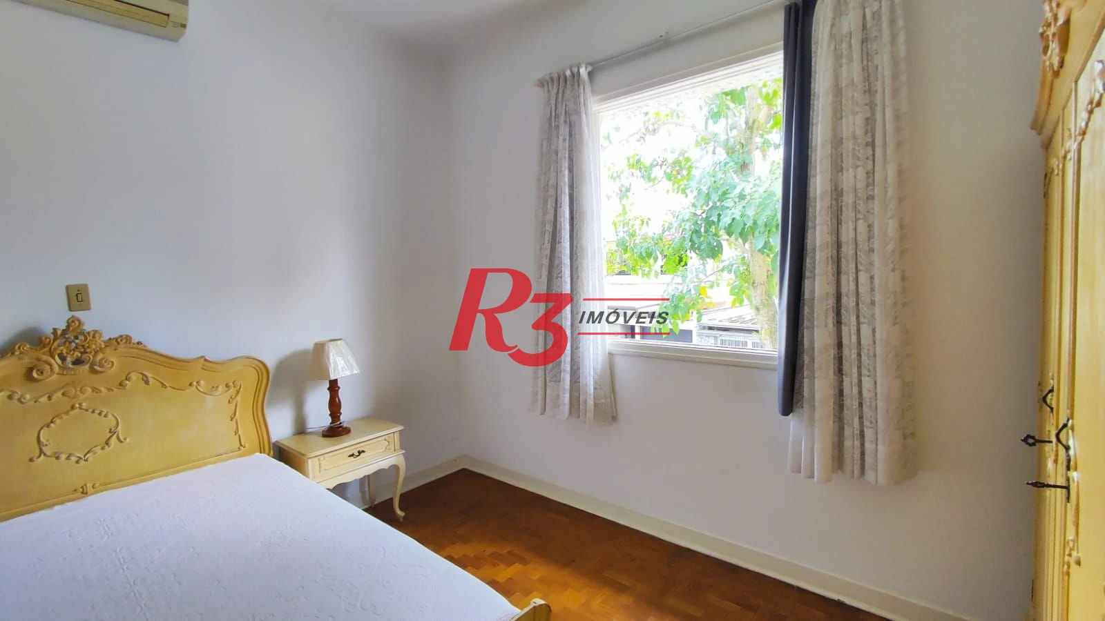 Sobrado com 4 dormitórios à venda, 222 m² por R$ 2.200.000,00 - Ponta da Praia - Santos/SP