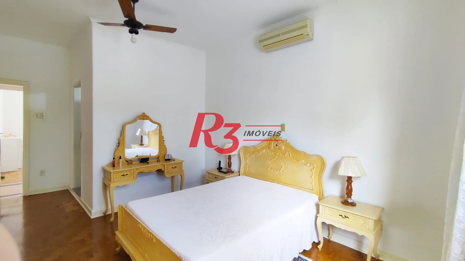 Sobrado com 4 dormitórios à venda, 222 m² por R$ 2.200.000,00 - Ponta da Praia - Santos/SP