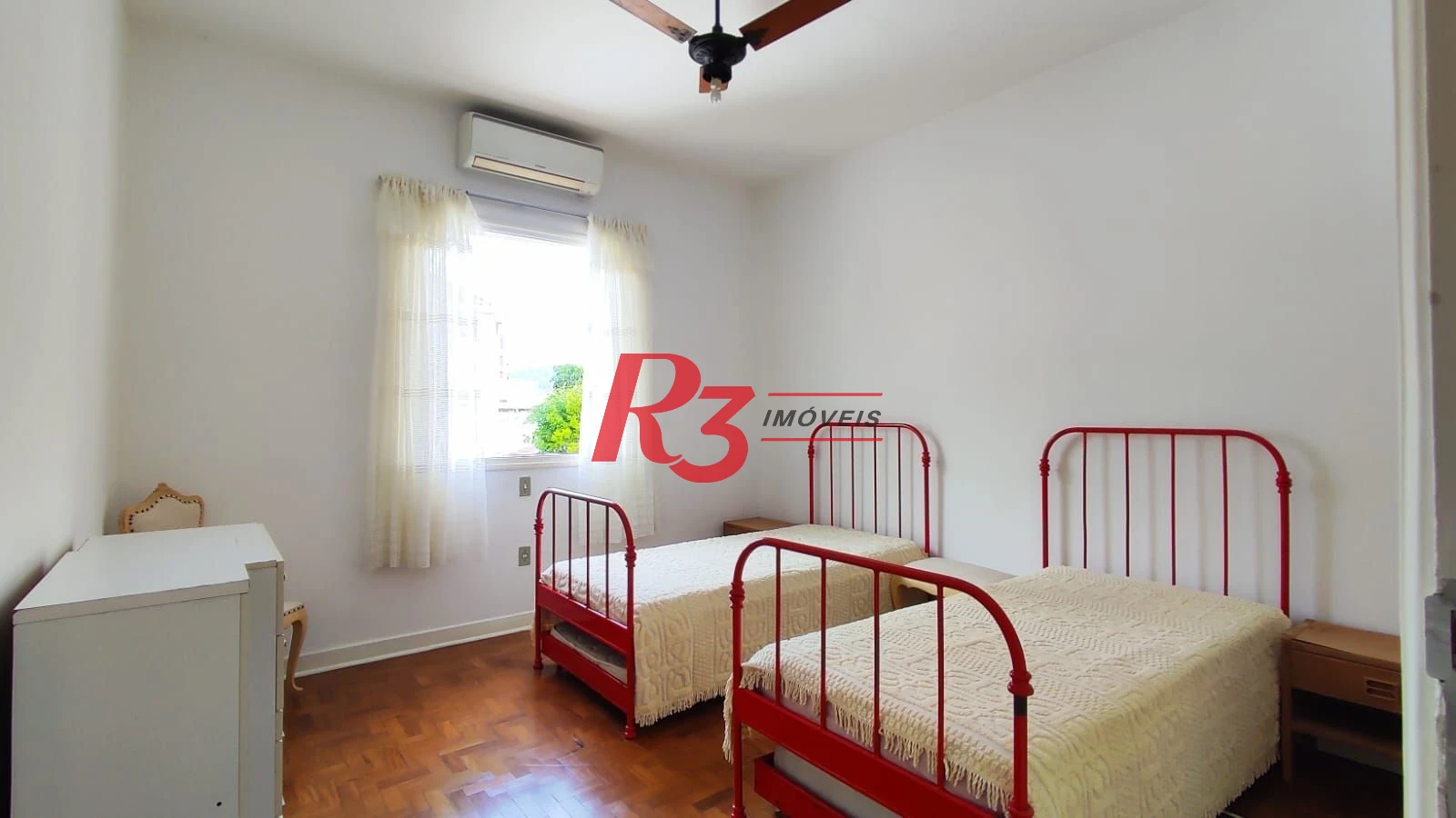 Sobrado com 4 dormitórios à venda, 222 m² por R$ 2.200.000,00 - Ponta da Praia - Santos/SP