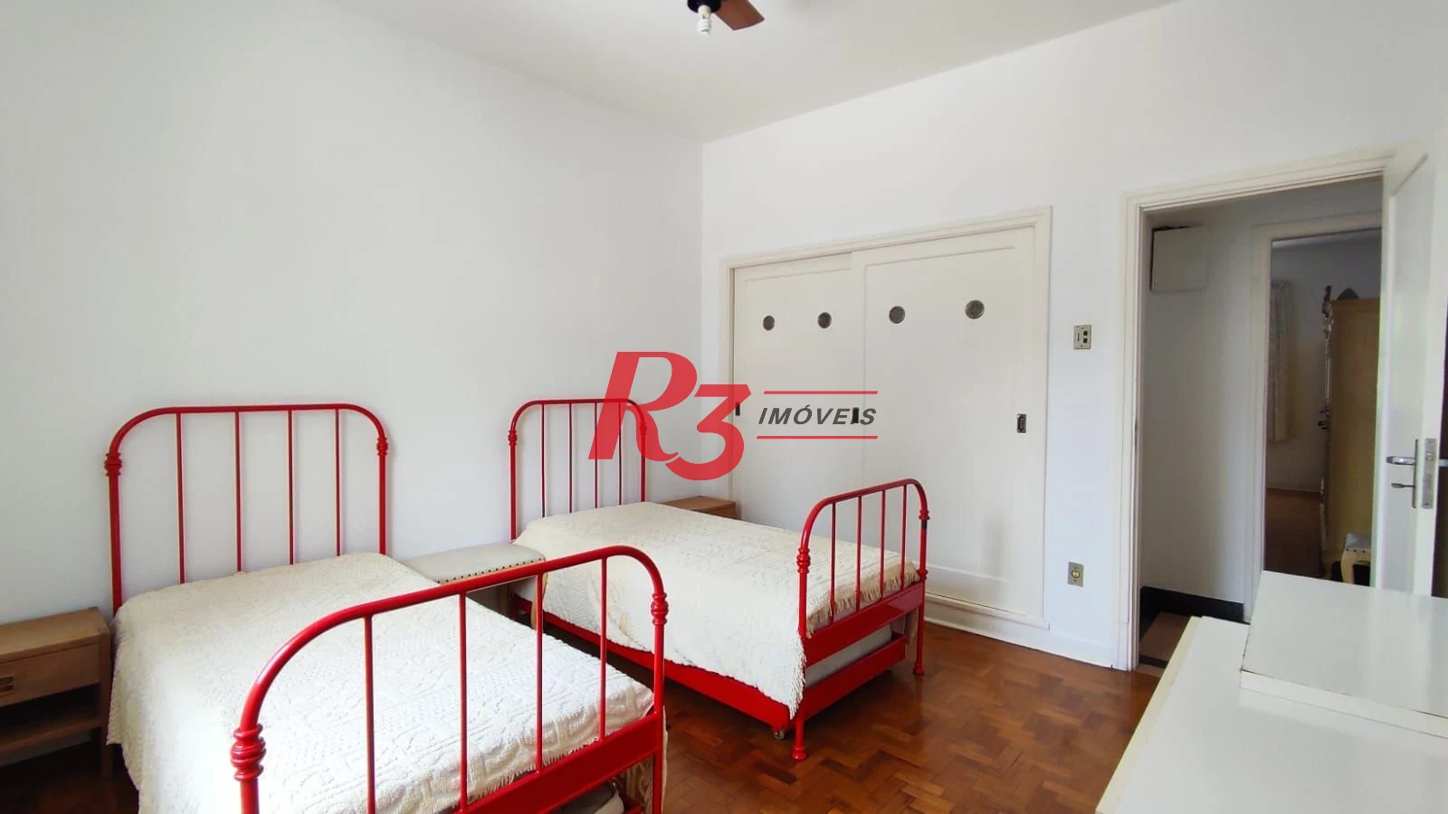 Sobrado com 4 dormitórios à venda, 222 m² por R$ 2.200.000,00 - Ponta da Praia - Santos/SP