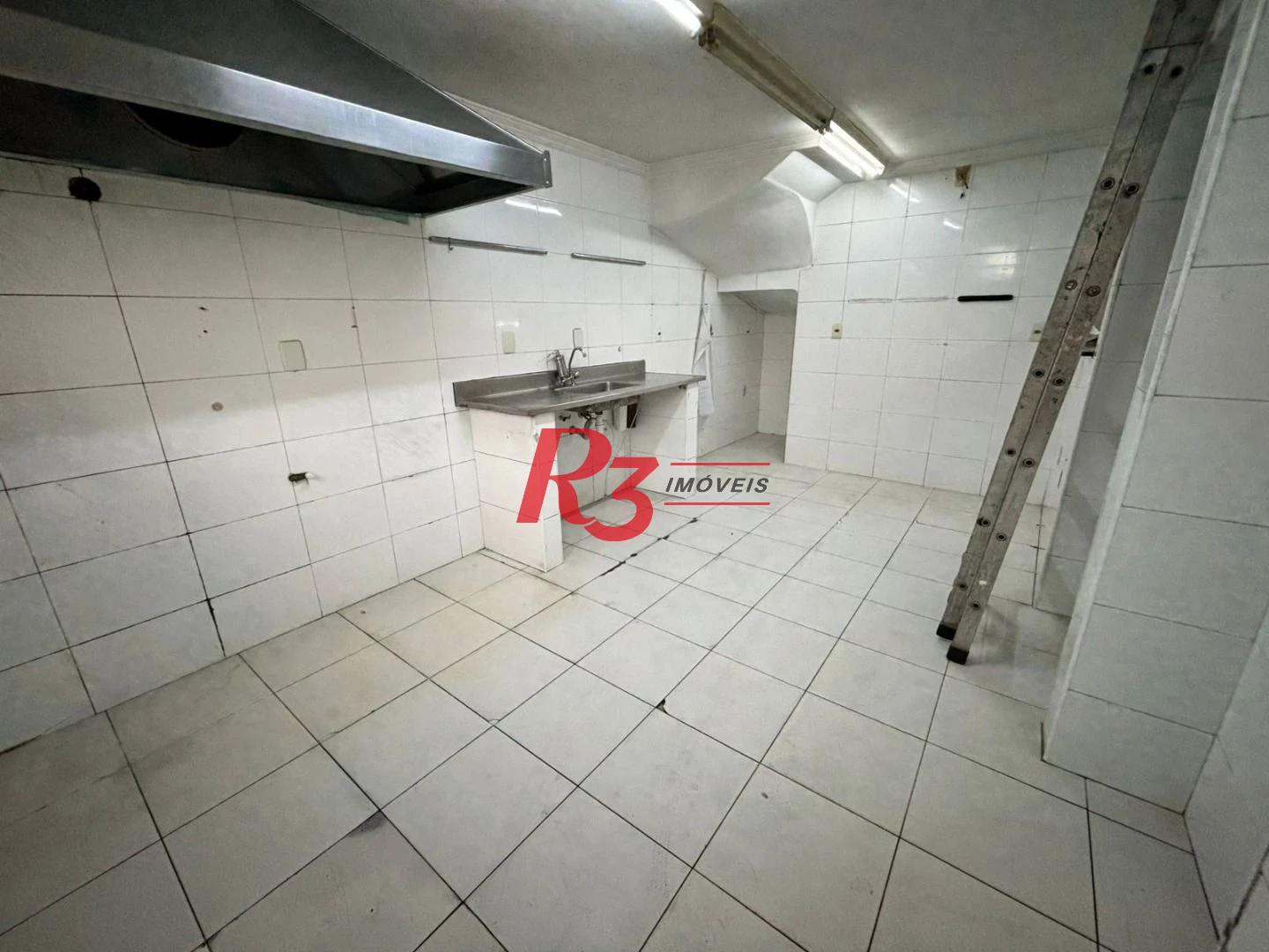 Casa com 3 dormitórios para alugar, 178 m² por R$ 12.000,00/mês - Gonzaga - Santos/SP
