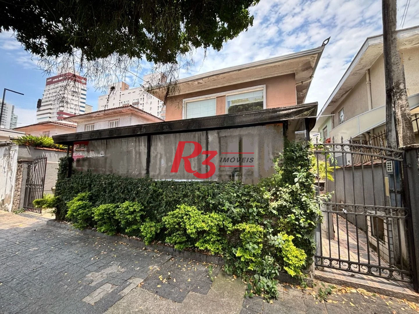 Casa com 3 dormitórios para alugar, 178 m² por R$ 12.000,00/mês - Gonzaga - Santos/SP
