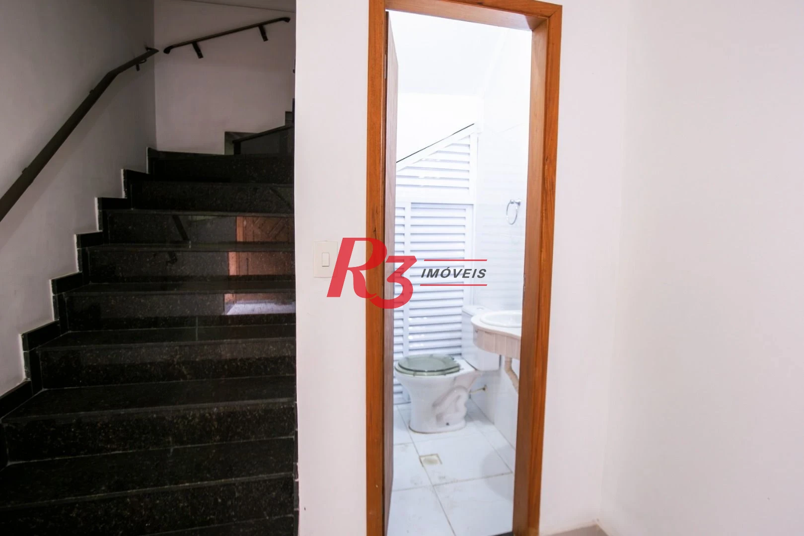 Sobrado com 3 dormitórios à venda, 92 m² por R$ 800.000,00 - Ponta da Praia - Santos/SP