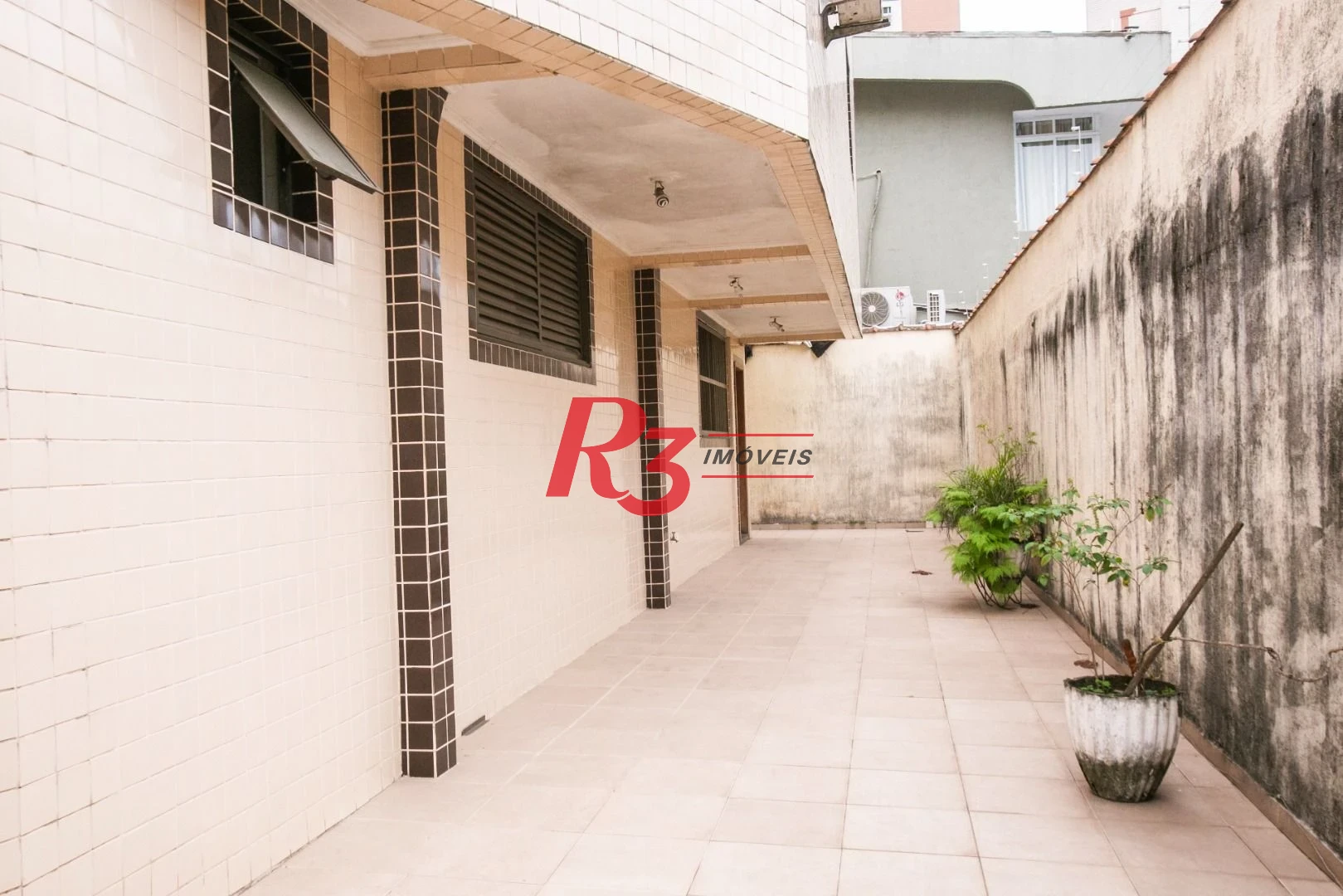 Sobrado com 3 dormitórios à venda, 92 m² por R$ 800.000,00 - Ponta da Praia - Santos/SP