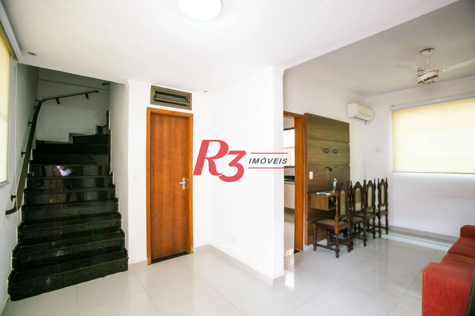 Sobrado com 3 dormitórios à venda, 92 m² por R$ 800.000,00 - Ponta da Praia - Santos/SP