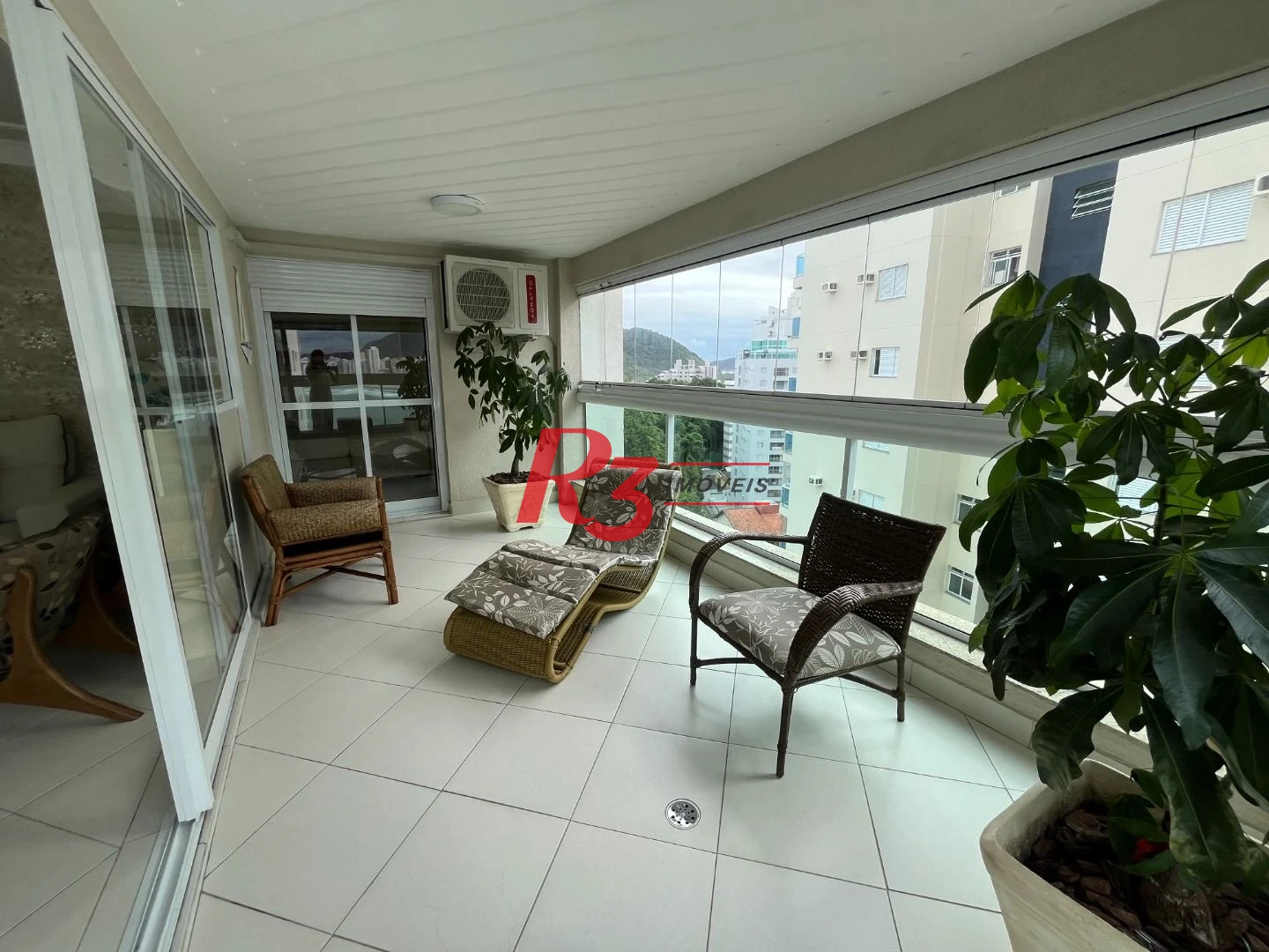 Apartamento com 3 dormitórios para alugar, 156 m² por R$ 10.000,00/mês - Astúrias - Praia - Guarujá/SP