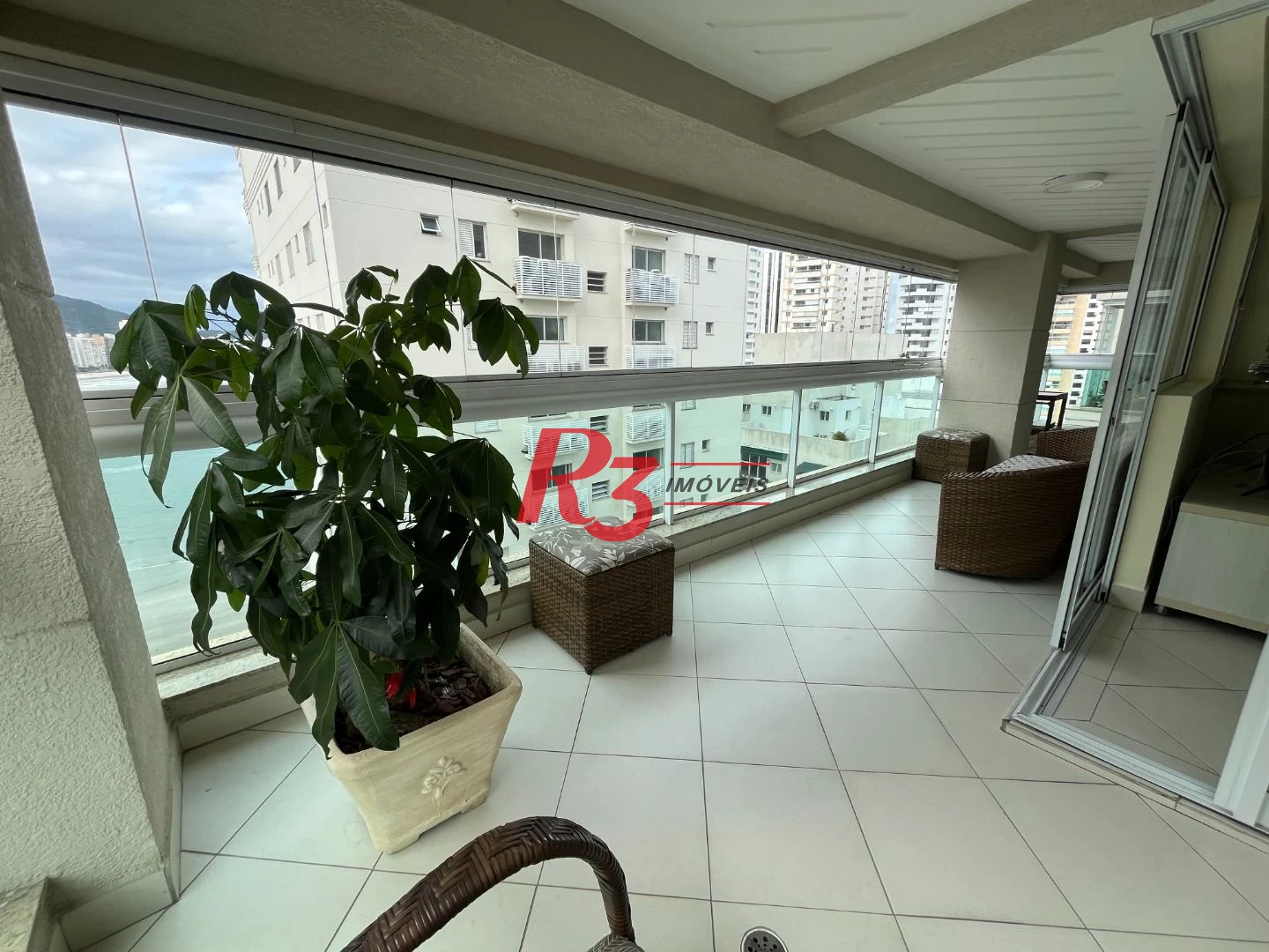 Apartamento com 3 dormitórios para alugar, 156 m² por R$ 10.000,00/mês - Astúrias - Praia - Guarujá/SP