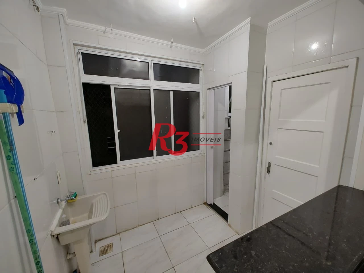 Apartamento com 2 dormitórios à venda, 56 m² por R$ 415.000,00 - José Menino - Santos/SP