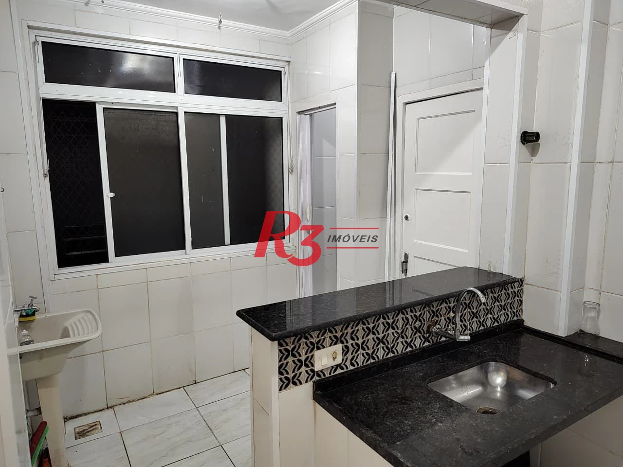 Apartamento com 2 dormitórios à venda, 56 m² por R$ 415.000,00 - José Menino - Santos/SP