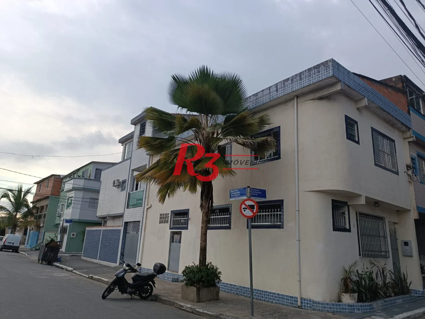 Sobrado com 3 dormitórios à venda, 135 m² por R$ 300.000,00 - Bom Retiro - Santos/SP