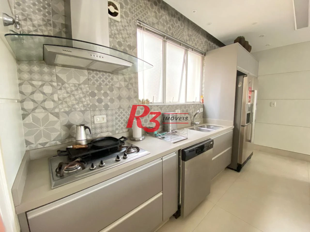 Apartamento com 3 dormitórios à venda, 138 m² por R$ 1.810.000,00 - Gonzaga - Santos/SP