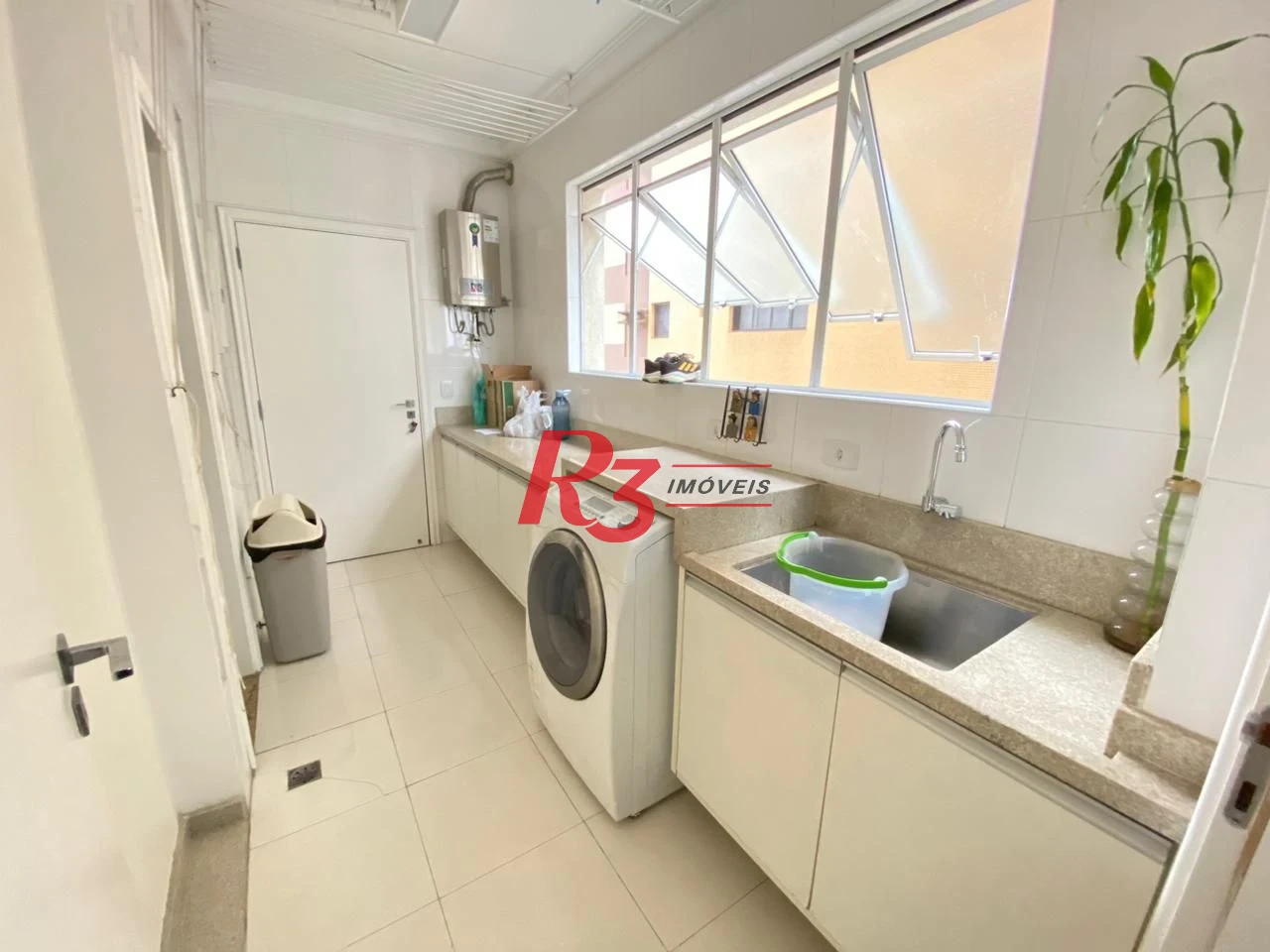 Apartamento com 3 dormitórios à venda, 138 m² por R$ 1.810.000,00 - Gonzaga - Santos/SP