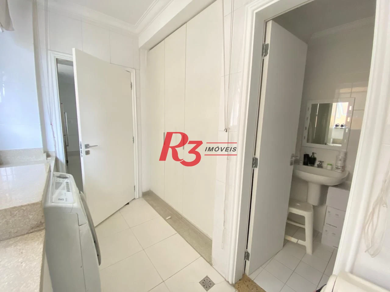Apartamento com 3 dormitórios à venda, 138 m² por R$ 1.810.000,00 - Gonzaga - Santos/SP