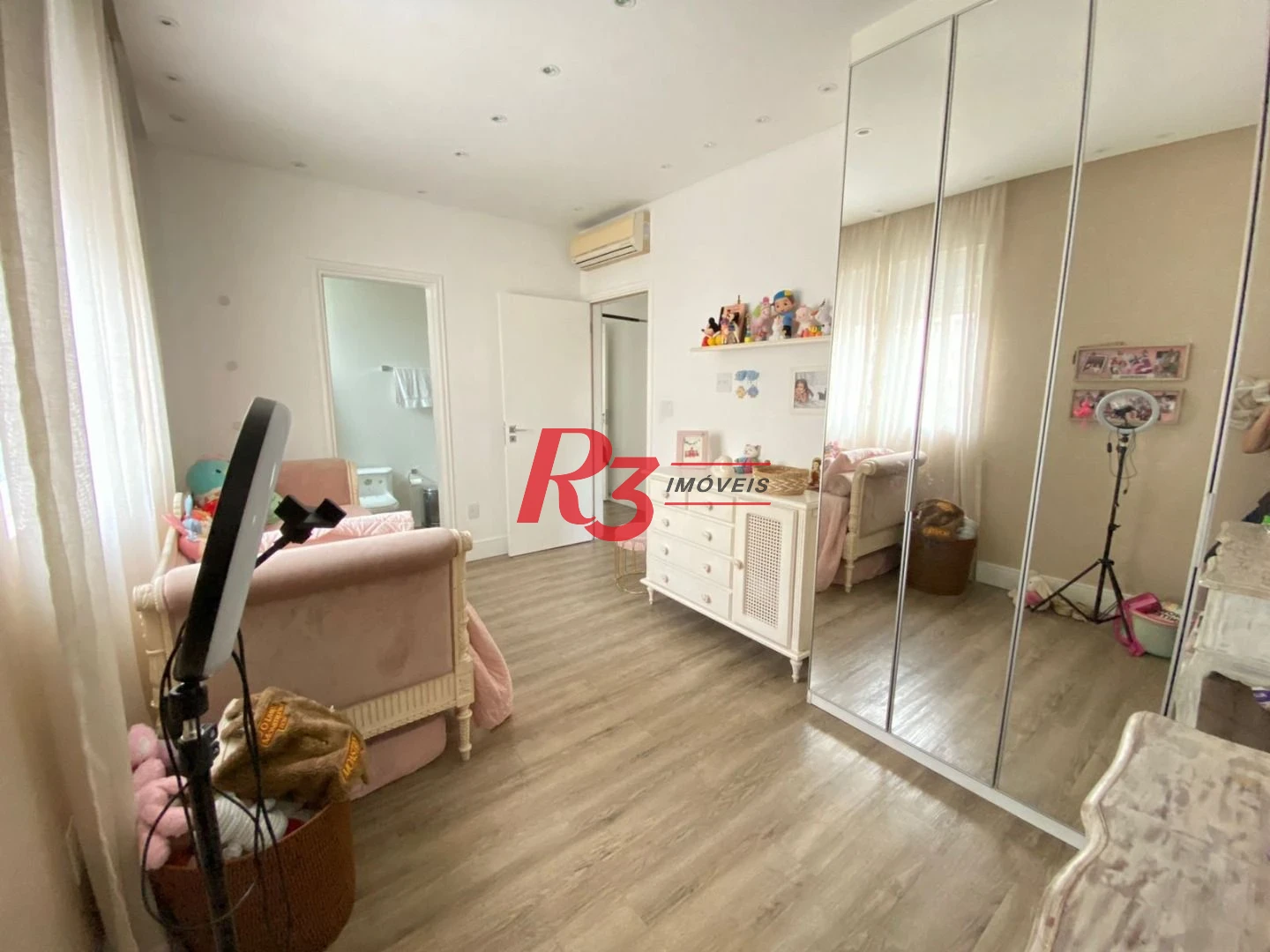 Apartamento com 3 dormitórios à venda, 138 m² por R$ 1.810.000,00 - Gonzaga - Santos/SP