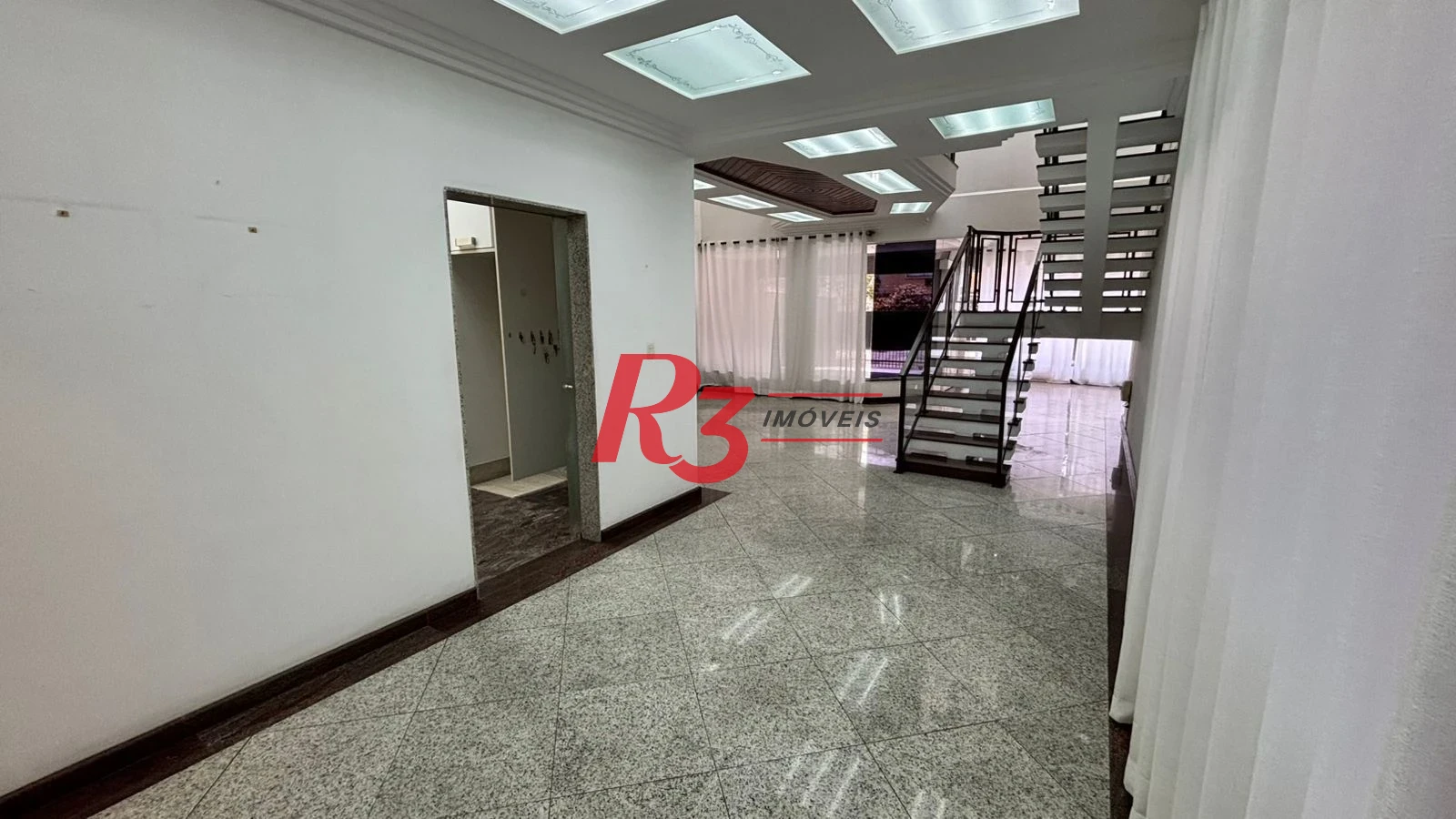 Sobrado à venda, 329 m² por R$ 2.650.000,00 - Ponta da Praia - Santos/SP