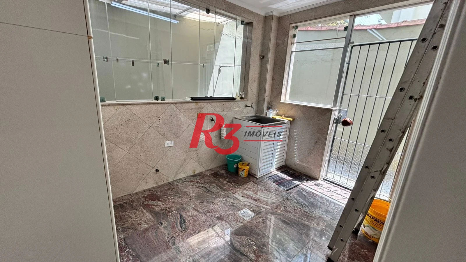 Sobrado à venda, 329 m² por R$ 2.650.000,00 - Ponta da Praia - Santos/SP