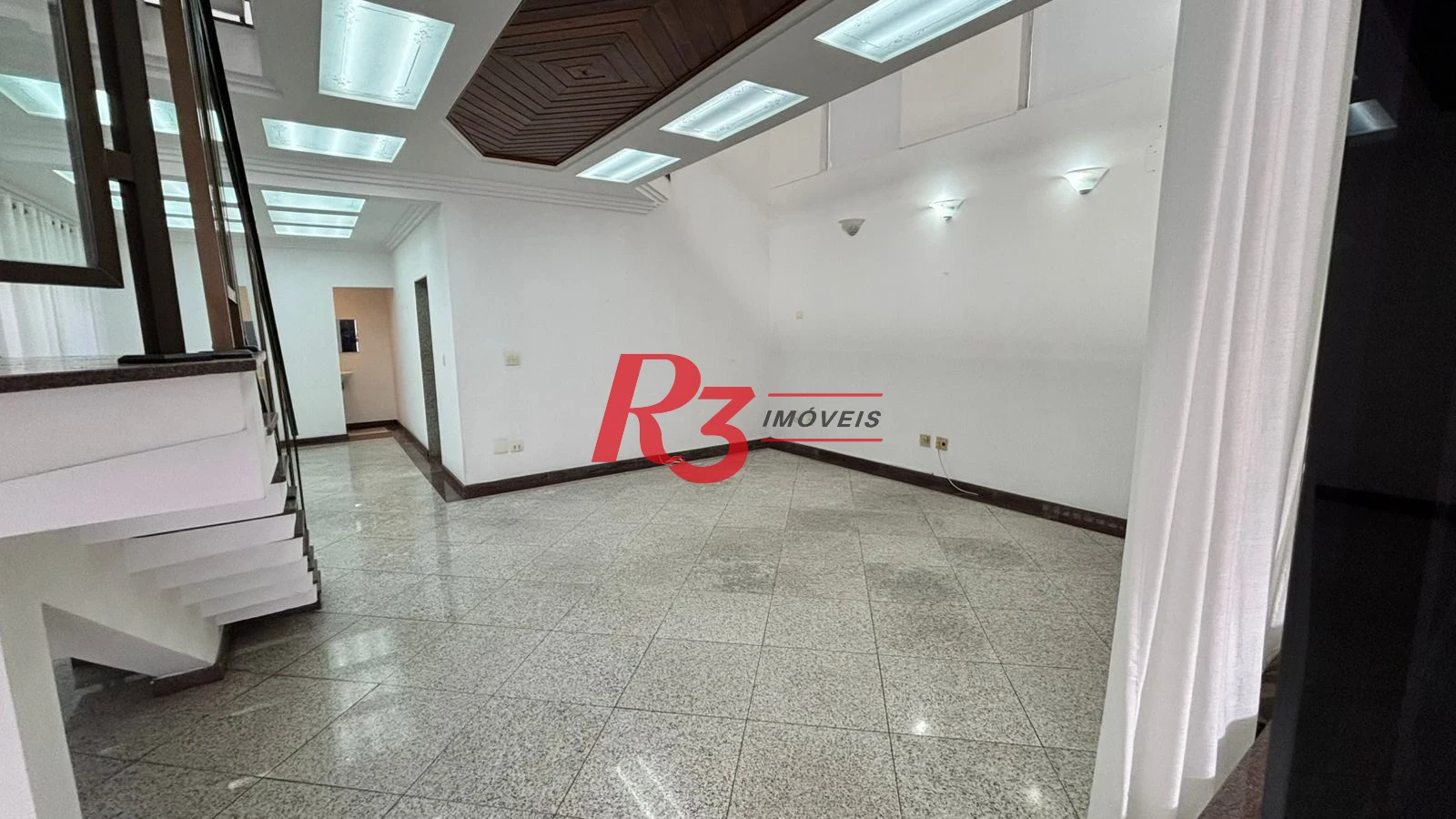 Sobrado à venda, 329 m² por R$ 2.650.000,00 - Ponta da Praia - Santos/SP