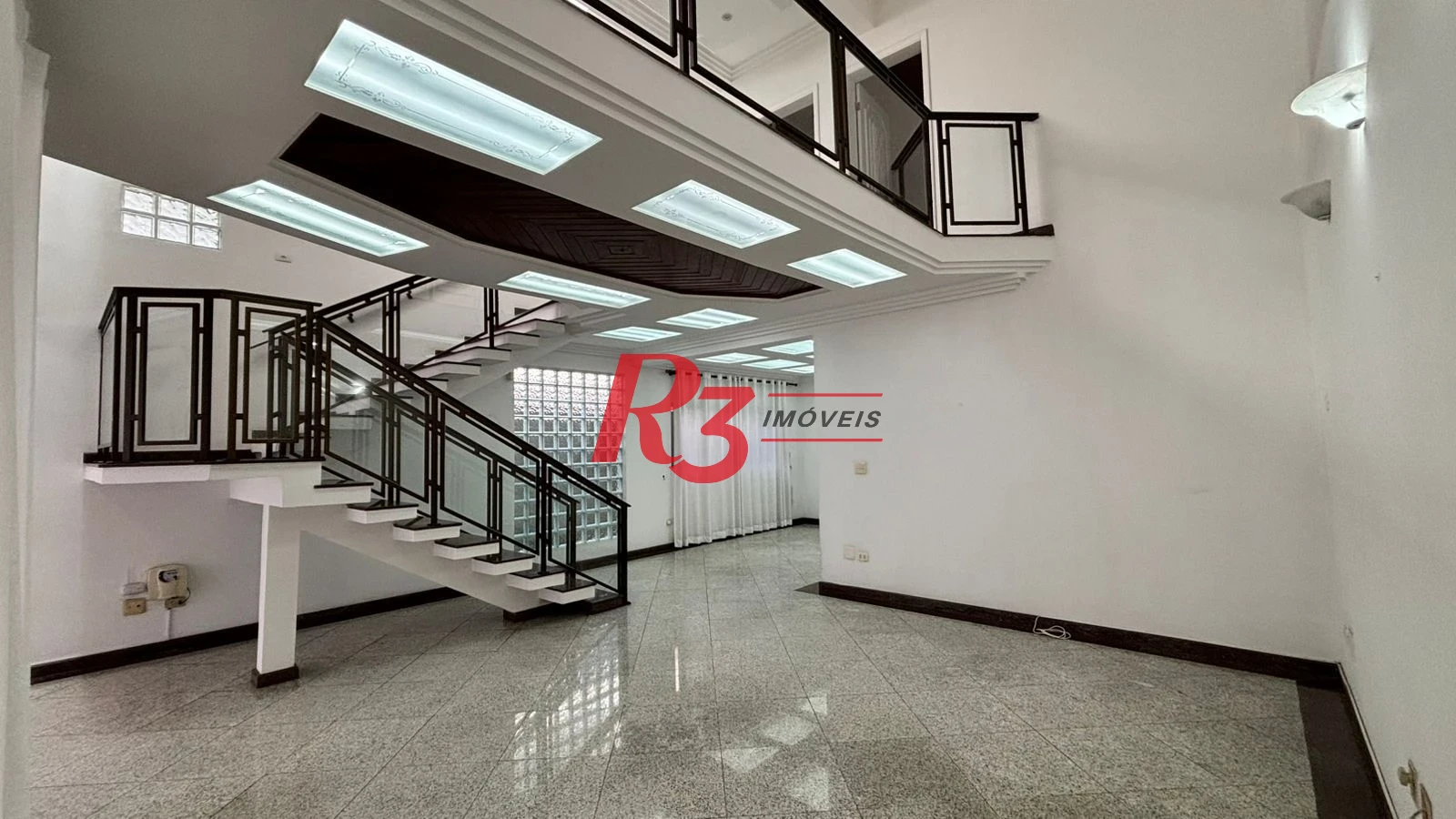 Sobrado à venda, 329 m² por R$ 2.650.000,00 - Ponta da Praia - Santos/SP