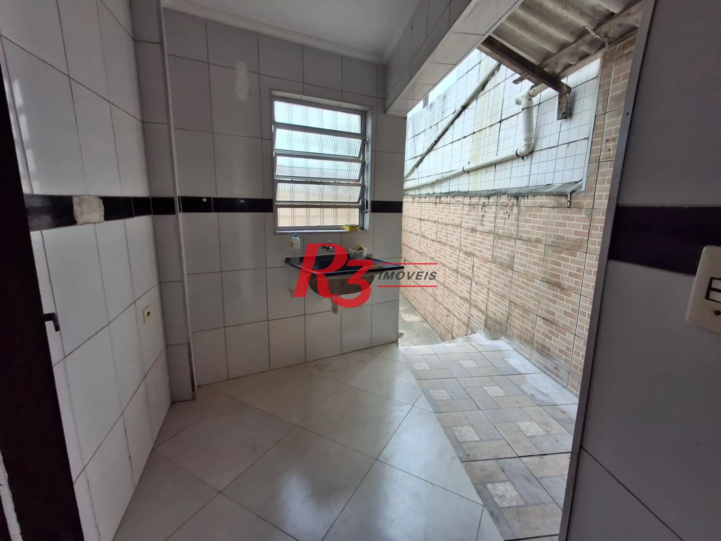 Sobrado com 2 dormitórios à venda, 70 m² por R$ 300.000,00 - Cidade Naútica - São Vicente/SP