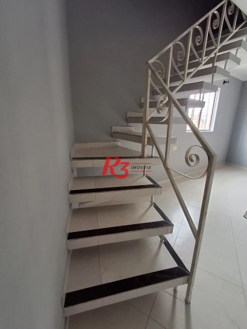 Sobrado com 2 dormitórios à venda, 70 m² por R$ 300.000,00 - Cidade Naútica - São Vicente/SP