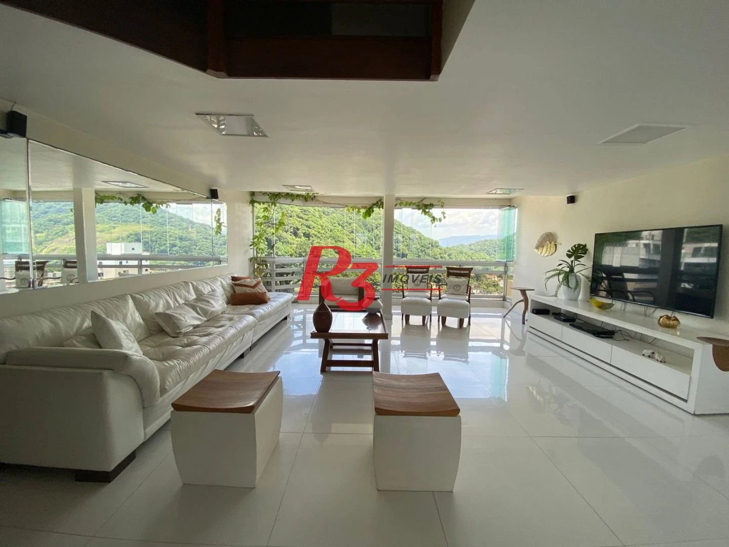 Apartamento com 3 dormitórios à venda, 120 m² por R$ 800.000,00 - Praia das Pitangueiras - Guarujá/SP